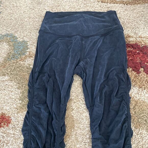 ❤️ Lululemon Ruched Leggings ❤️ - Picture 2 of 5